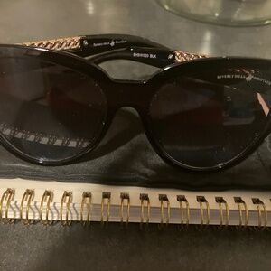 Beverly Hills Black Cat Eyes Sunnies 🕶️